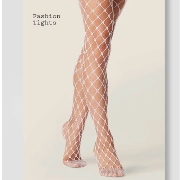 A New Day wide Fishnet tights - Picture 1 of 2